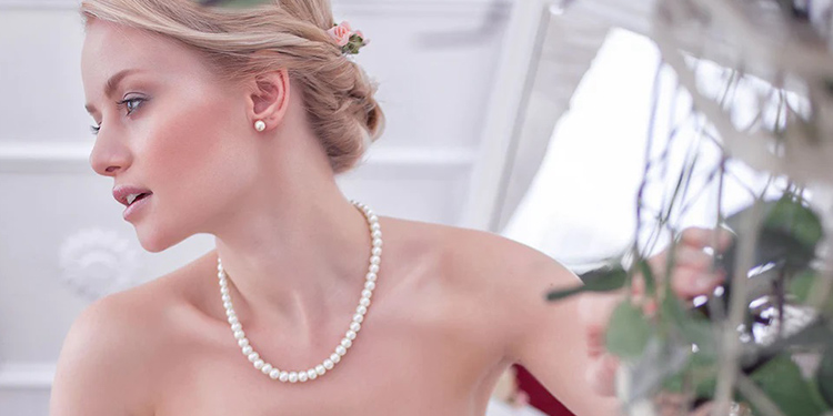 how to choose earrings for pearl necklace